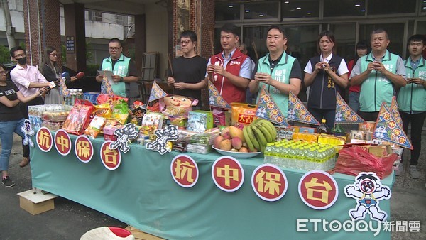 ▲▼基進黨陳柏惟拜訪民進黨市議員陳世凱。（圖／民眾提供）