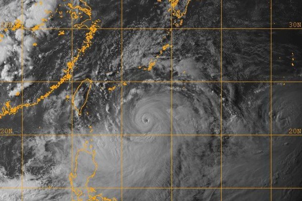 ▲▼利奇馬颱風眼明確。（圖／NAVY／NRL） 