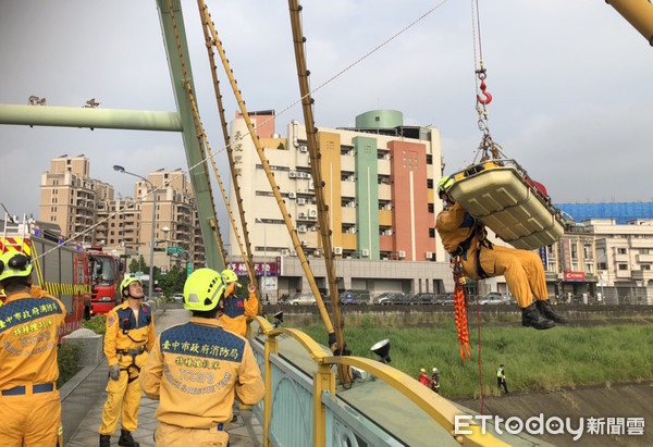 ▲台中東區墜橋。（圖／記者陳玉翻攝）