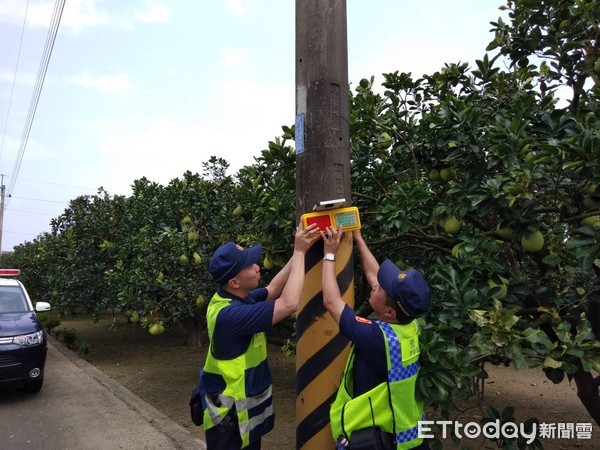 ▲台南市麻豆分局為防制柚園遭竊嫌盜竊一空，一年心血付之流水，特別於柚農收成前提出「護柚專案」以達守護在地農民財產目標。（圖／記者林悅翻攝，下同）