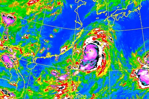 ▲▼強颱利奇馬距離台灣很近。（圖／氣象局）