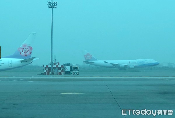 ▲桃園國機機場受到利奇馬颱風影響，9日上午已取消347班次。（資料照／記者沈繼昌攝）  