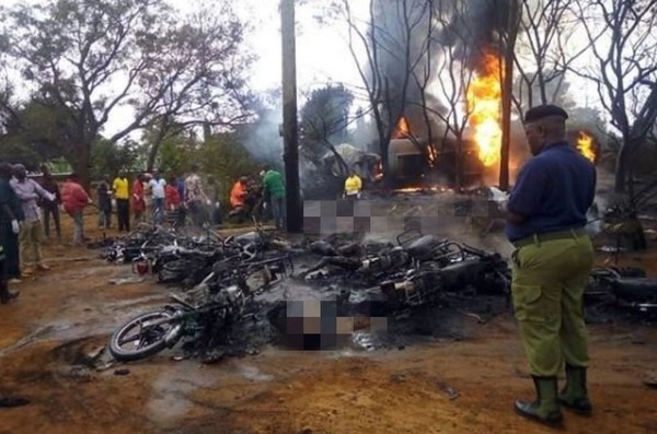 ▲▼坦尚尼亞油罐車爆炸。（圖／翻攝自Twitter）