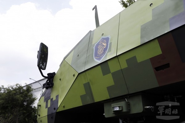 全新八輪甲車M2樣車　國防工業展公開亮相