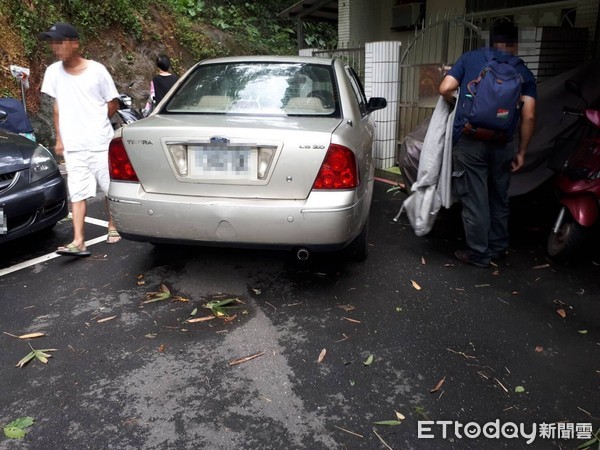 ▲▼男拒檢逃逸到死巷，抗拒被捕猛推擠害警頭受傷。（圖／記者孫于珊翻攝）