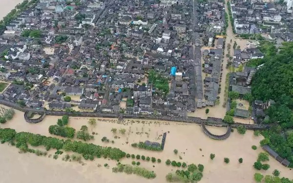 ▲受利奇馬颱風影響，臨海古城被淹了。（圖／翻攝自微博）