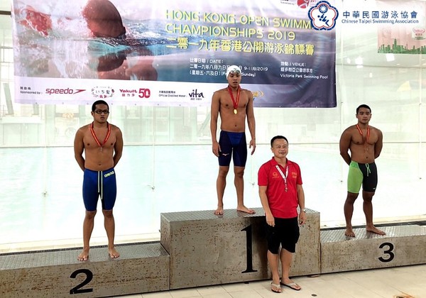 ▲台灣游泳史上第一人！王星皓在香港公開賽200混奪金，達到奧運A標。（圖／中華泳協提供）