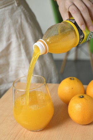 ▲▼美粒果Qoo柳橙汁白葡萄汁。（圖／記者湯興漢攝）