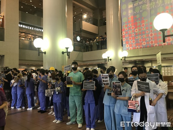 ▲香港東區醫院醫護人員集會。（圖／讀者授權提供，請勿隨意取用以免侵權）