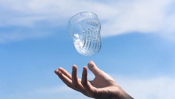 ▲FLOAT漂浮珍奶杯。（圖／翻攝嘖嘖、春池計畫粉絲團
