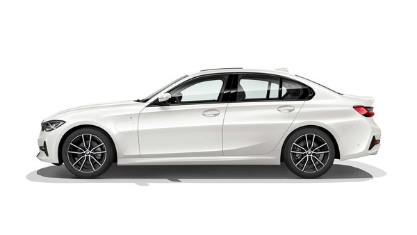 ▲BMW推出330e PHEV油電車，Touring旅行車11月亮相。（圖／翻攝自BMW）