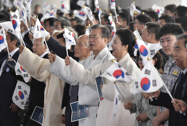 ▲▼ 南韓總統文在寅15日上午出席光復節74周年慶祝儀式 。（圖／路透）