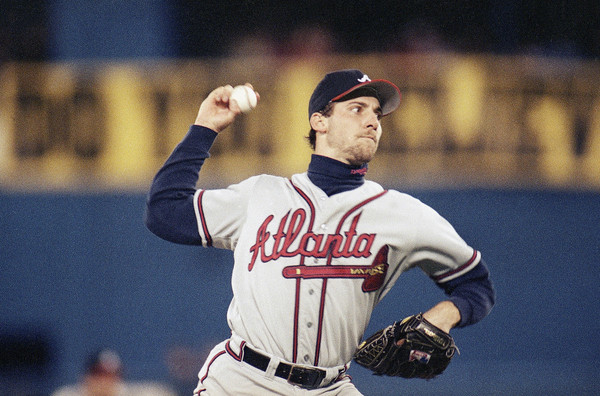 ▲勇士三巨投，白衣 麥達克斯（Greg Maddux）、正面 葛拉文（Tom Glavine）、草寫球衣 史莫茲（John Smoltz） 。（圖／達志影像／美聯社）