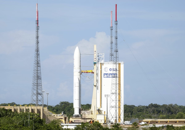 ▲▼ 2018年10月20日，亞利安5號運載火箭載著貝皮可倫坡號（BepiColombo）衛星，從法國的圭亞那太空中心（Centre Spatial Guyanais）發射。（圖／達志影像／美聯社）