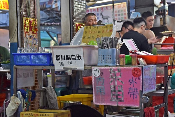 ▲▼天橋下北港李生炒羊肉。（圖／周花花提供）