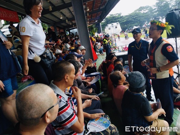 ▲屏東縣內埔警方利用瑪家鄉運兼豐年祭宣導酒駕新制及年長者行的安全，獲得很大回響。            （圖／記者陳崑福翻攝）