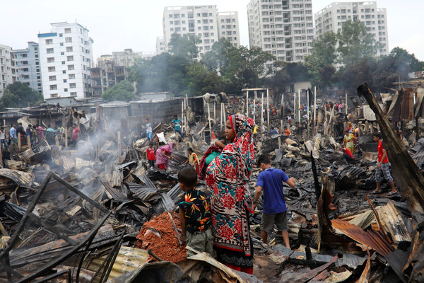 ▲孟加拉達卡的貧民窟發生大火。（圖／路透社）