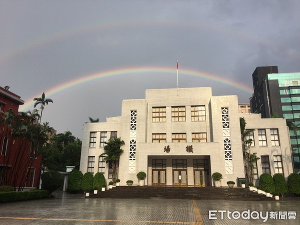 ▲▼午後大雨出現彩虹。（圖／記者李毓康攝）