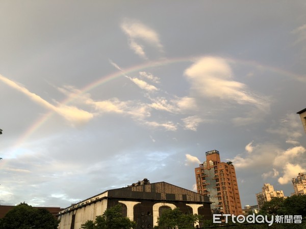 ▲▼0820台北市出現彩虹。（圖／記者陳家豪攝）