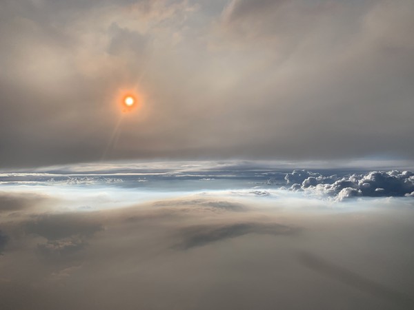 ▲▼華盛頓天空上方火積雲的內部。（圖／翻攝自推特／NASA Earth）