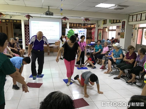 ▲樹下社區在阿孫協助下完成一步一腳印。（圖／新竹市政府提供）