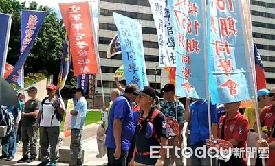 退休師反年改喊「繳不起房貸」！他酸：週休7日、月領5萬真苦