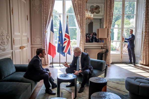 ▲▼法國總統馬克宏（Emmanuel Macron）於巴黎愛麗舍宮接見英國首相強生（Boris Johnson）。（圖／路透）