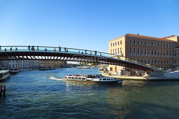 ▲▼建築師瓦爾在威尼斯設計的憲法橋。（圖／達志圖庫）