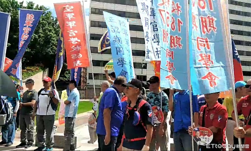 退休師反年改喊「繳不起房貸」！他酸：週休7日、月領5萬真苦