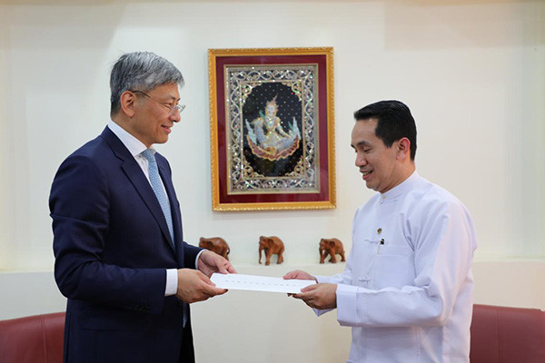 ▲中國駐緬甸聯邦共和國大使陳海（左）。（圖／翻攝自新浪）