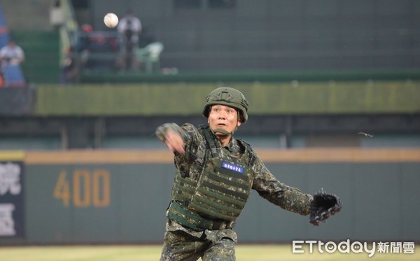 ▲中信兄弟軍人表演。（圖／記者張克銘攝）