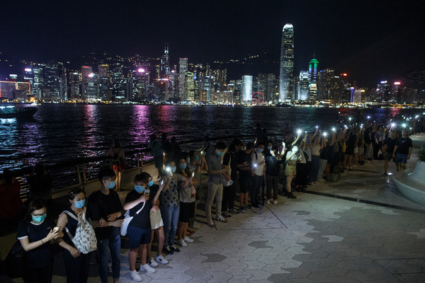 ▲▼香港民眾發起人鍊運動，手牽手築「香港之路」。（圖／路透）