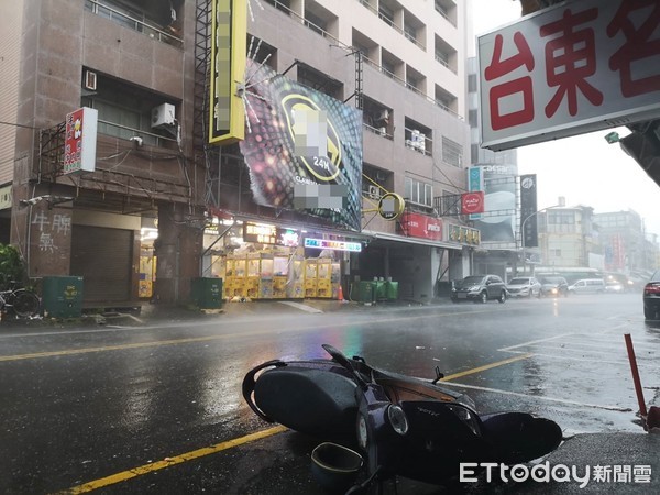 ▲▼ 白鹿颱風來襲，台東市區風強雨大。（圖／記者黃彥傑攝）