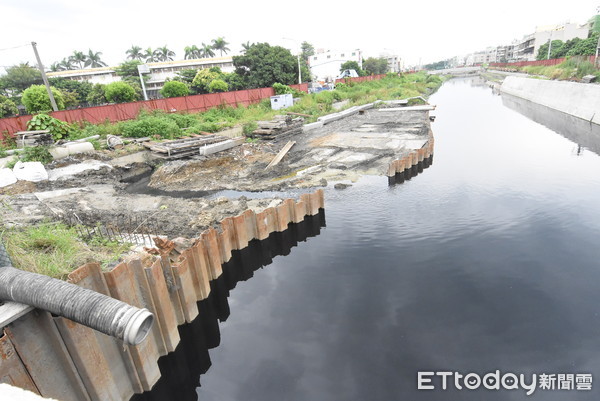 ▲怕鹿港老街淹水，縣長王惠美視察鹿港溪水利狀況。（圖／記者唐詠絮翻攝）
