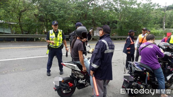 ▲ 板橋監理站、三峽警聯合稽查台7乙線改裝車。（圖／記者郭世賢翻攝）