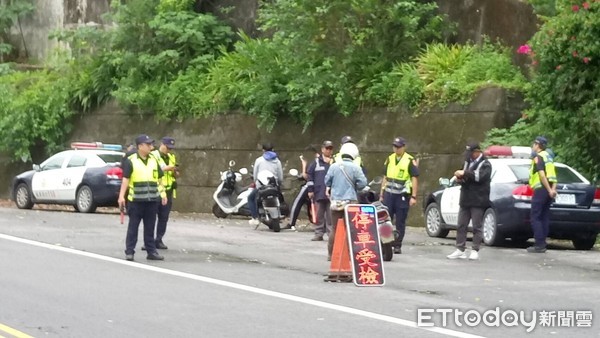 ▲ 板橋監理站、三峽警聯合稽查台7乙線改裝車。（圖／記者郭世賢翻攝）