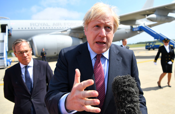 ▲▼ 英國首相強生（Boris Johnson）抵達法國西南部濱海小鎮比亞里茨（Biarritz）參加七大工業國（G7）高峰會。（圖／路透）