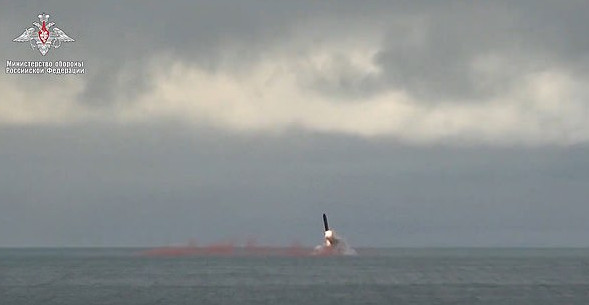 ▲俄羅斯於北極海發射兩枚洲際導彈。（圖／Russia Defense Ministry）