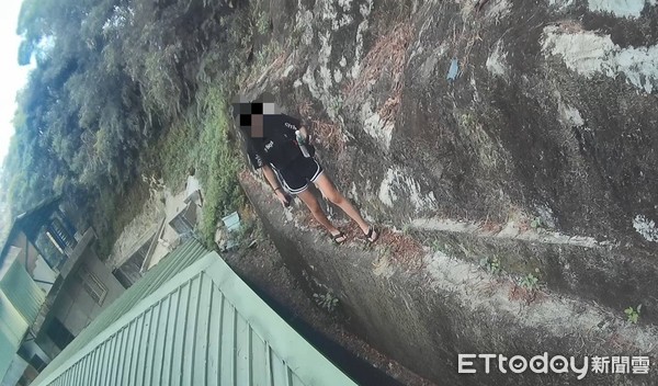 ▲▼警方經過數小時登山搜救，終於成功救下莊女。（圖／記者游宗樺攝）