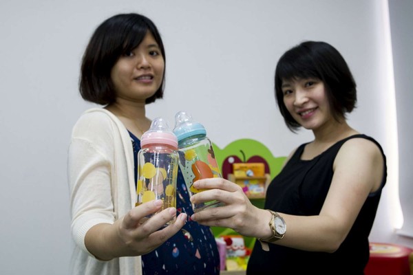 ▲新竹市政府為市府員工設計奶瓶禮盒。（圖／新竹市政府提供）
