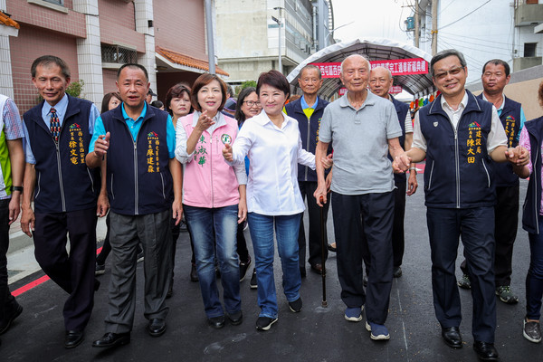 ▲盧秀燕主持上任後首條開工並通車的道路通車典禮            。（圖／台中市政府提供）　