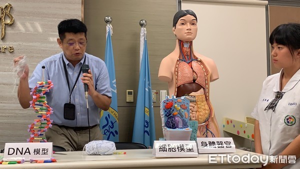 ▲滴血認親是假的。（圖／記者嚴云岑攝）