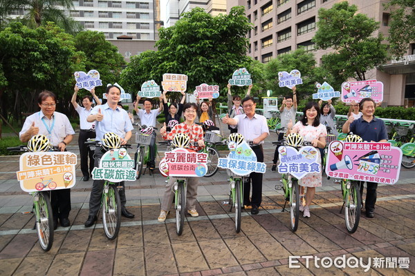 ▲台南市王時思副市長及環保局長林淵淙，邀請環保署張子敬署長騎乘台南T-Bike公共自行車遊台南。（圖／記者林悅翻攝，下同）