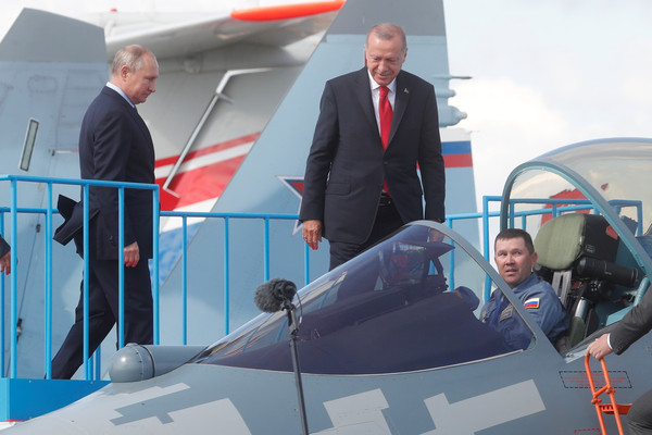 ▲▼俄羅斯總統普丁陪同土耳其總統艾爾段，參觀SU-57戰機。（圖／路透）