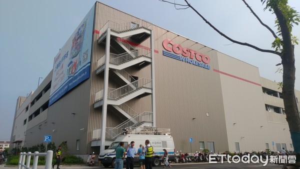 ▲▼上海Costco營業第二天、人潮。（圖／記者陳政錄攝）