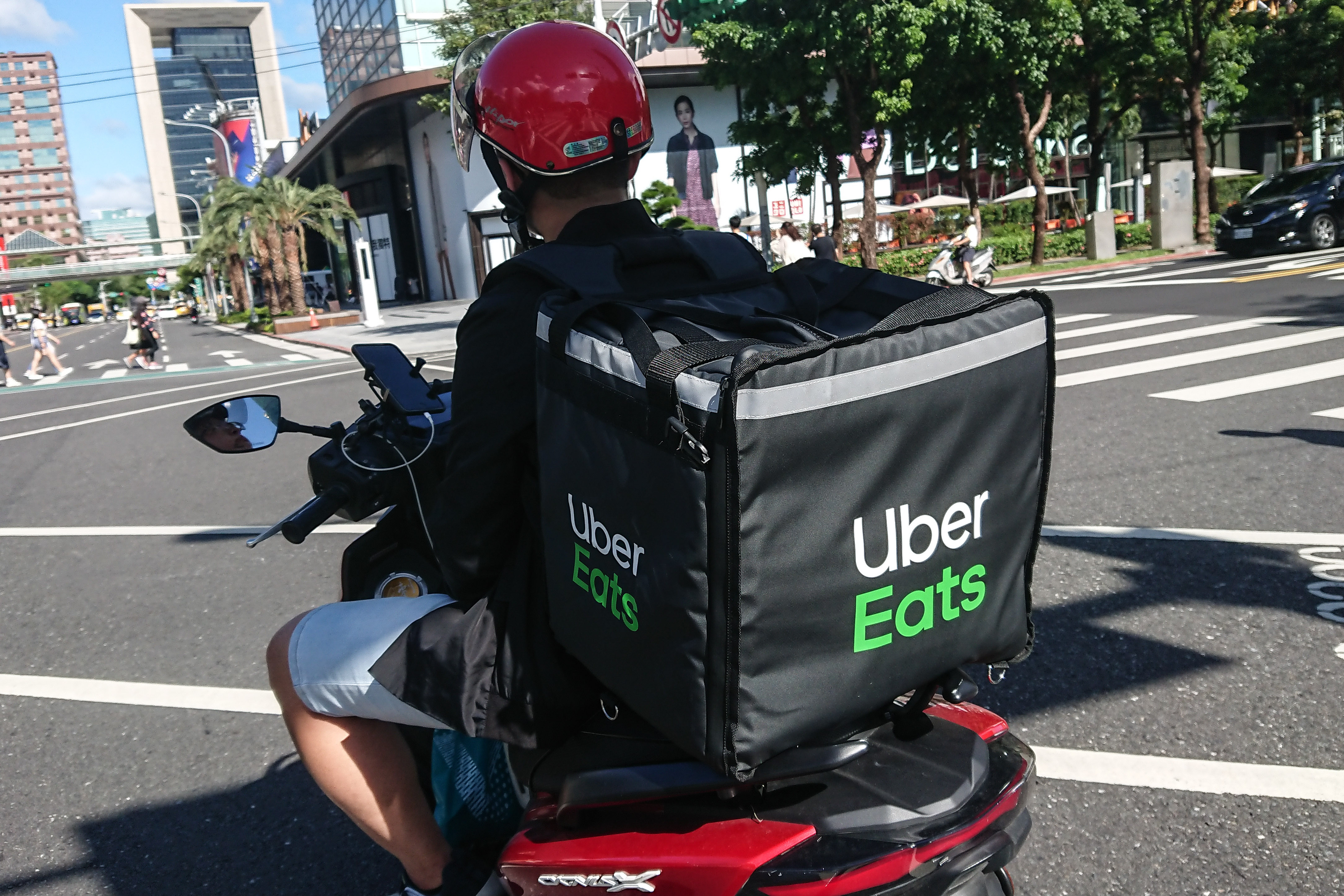 失業經理辱當UberEats「妻愛上吳先生」 他祝福神反轉網刷一排星：哭 