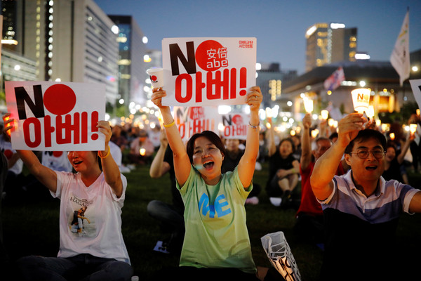 ▲▼南韓民眾在首爾一場集會高喊反日口號。（圖／路透）