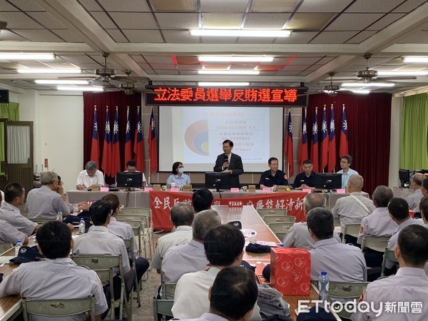 ▲台南市警二分局與台南地檢署，共同辦理「社區治安會議暨檢察官與民有約」，反賄選宣導活動。（圖／記者林悅翻攝，下同）