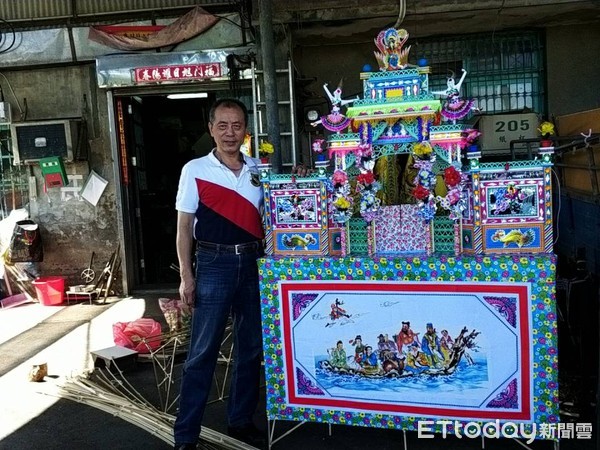 ▲ 林口里長謝玉祥百年「紙紮」文化 精緻手作傳遞溫暖。（圖／新北市民政局提供）