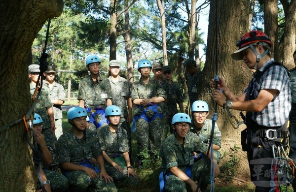 榮耀軍裝愛無限　理工學院展現愛民情操